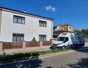 Zateplení stropu rodinného domu pomocí foukané izolace